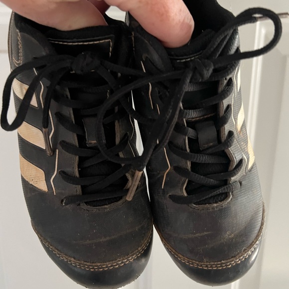 Kids cleats. Baseball softball. Youth size 1 - Picture 2 of 2